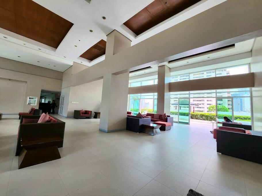 Makati Penthouse With Stunning City Skyline View Μανίλα Εξωτερικό φωτογραφία
